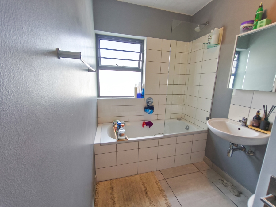 2 Bedroom Property for Sale in Aan de Wijnlanden Western Cape
